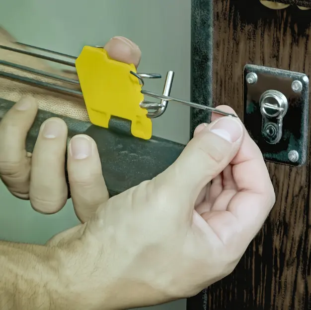 Servicio de mantenimiento de cerrajería para comunidades de vecinos en Logroño