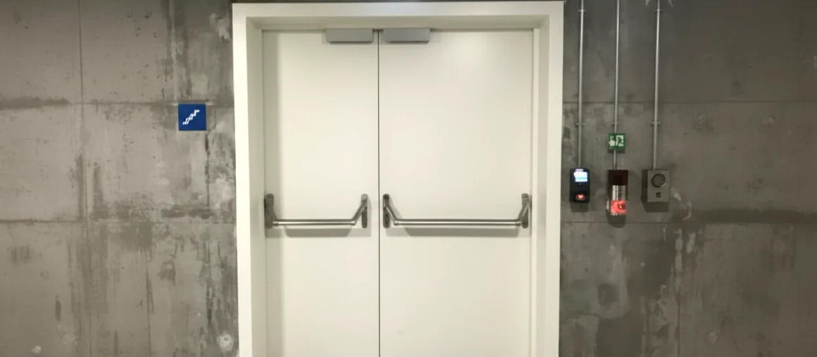 La importancia de las salidas de emergencia en la seguridad.