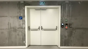 La importancia de las salidas de emergencia en la seguridad.